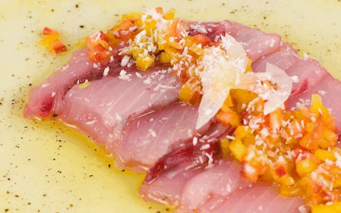 Tonfiskcarpaccio med kokosmjölk